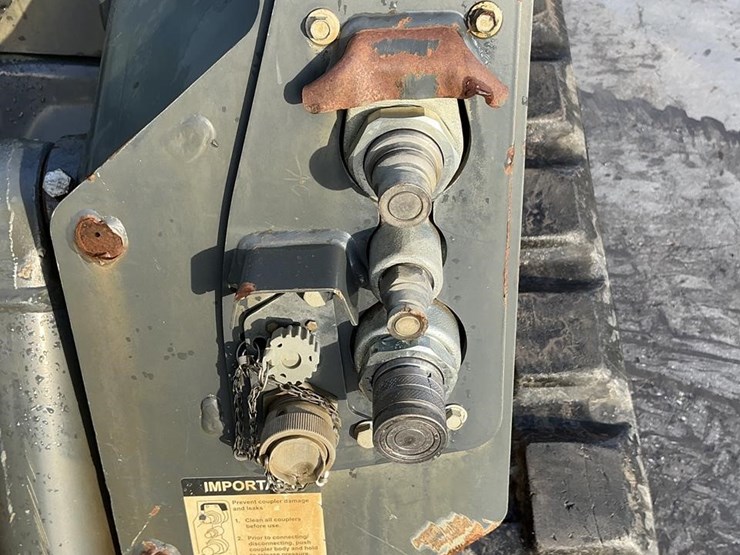 2023-deere-317g-image-13