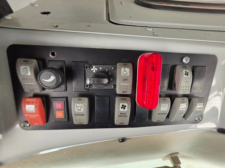 #26511-•-2005-gmc-savana-van-image-47