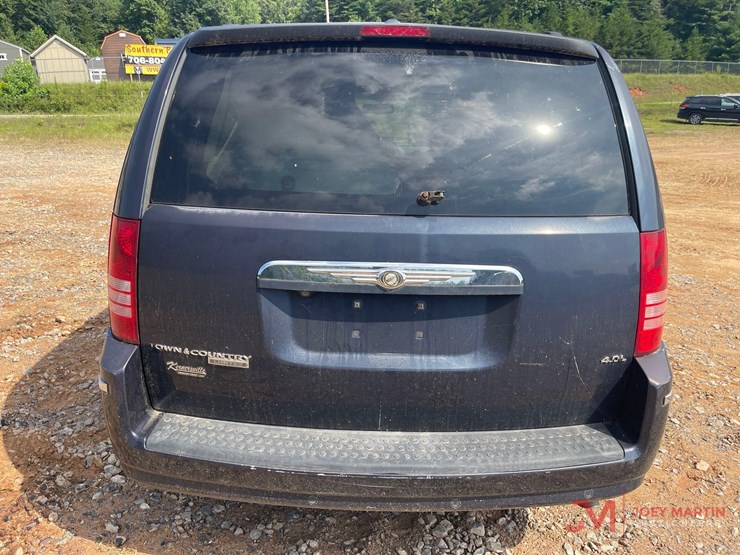 2008-chrysler-town-&-country-image-4