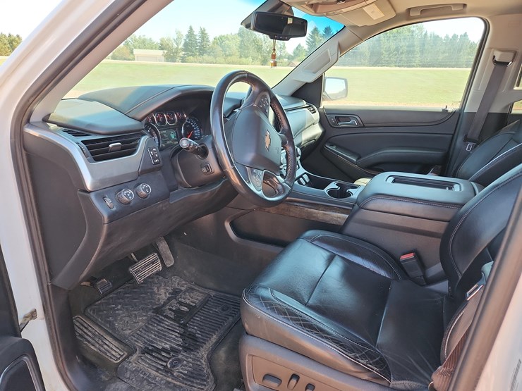 2015-chevrolet-tahoe-lt-image-9