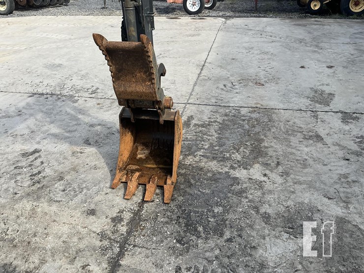 2015-deere-26g-image-11