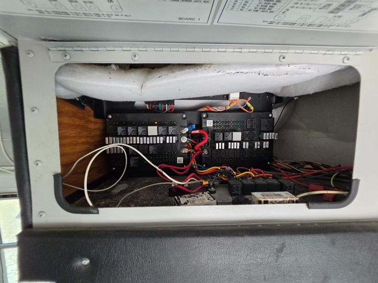 #26511-•-2005-gmc-savana-van-image-44