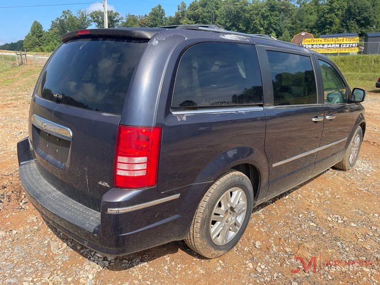 2008-chrysler-town-&-country-image-3