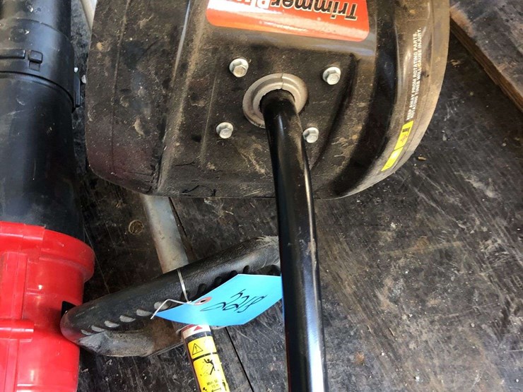 craftsman-weedeater-with-leaf-blower-and-tiller-image-5