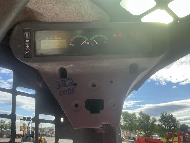 2023-deere-317g-image-16