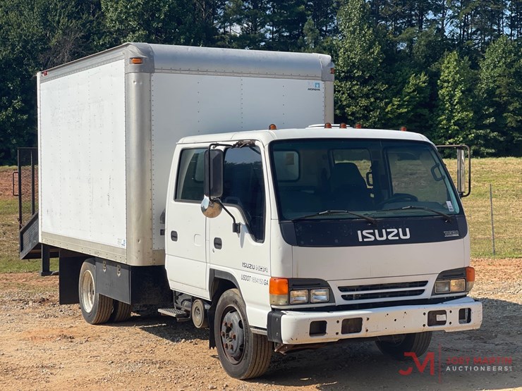 2003-isuzu-nqr-image-1