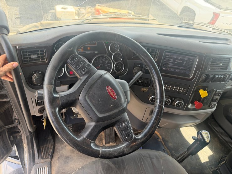 2016-peterbilt-579-image-77