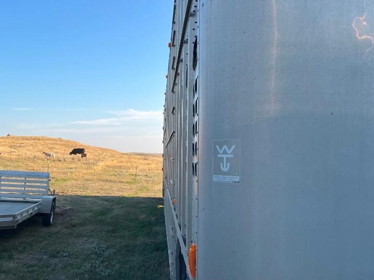 2012-wilson-livestock-trailer-image-7