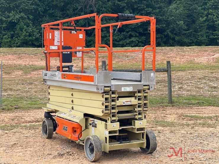 2009-jlg-2646es-image-1