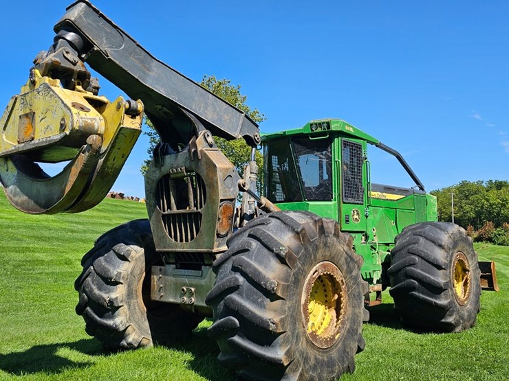 2016-deere-848l-image-6