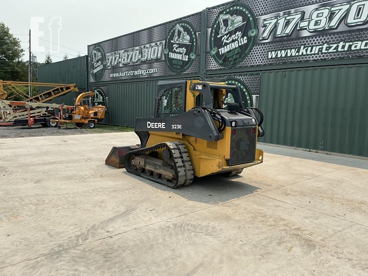 2015-deere-323e-image-2