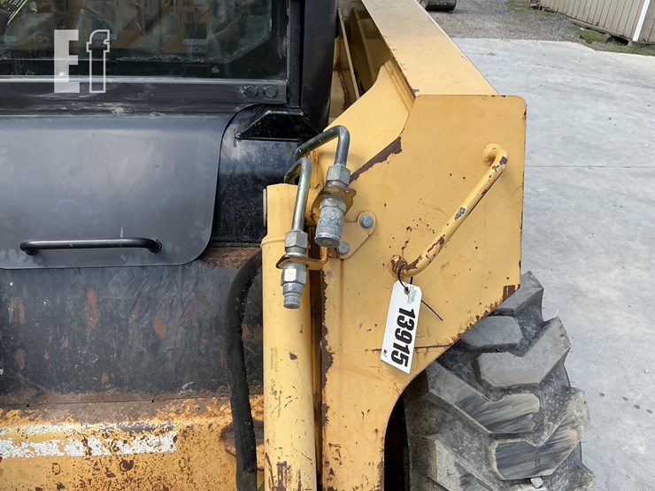 2006-deere-328-image-11