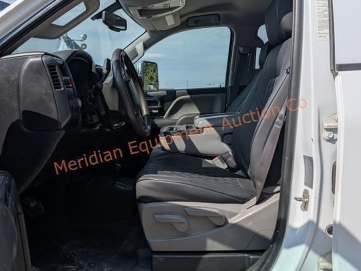 2017-chevrolet-silverado-3500-image-10