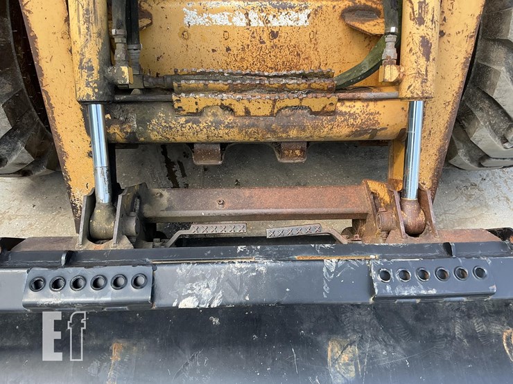 2006-deere-328-image-10