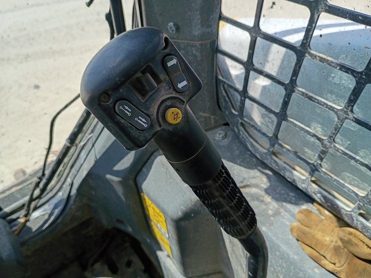 2022-bobcat-t66-image-32