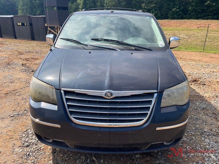 2008-chrysler-town-&-country-image-8