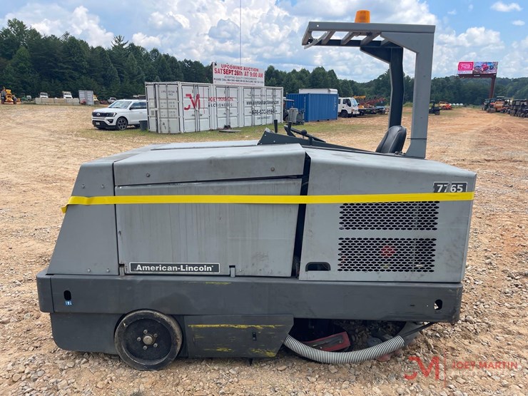 american-lincoln-advanced-7765-industrial-combination-ride-on-sweeper-image-6