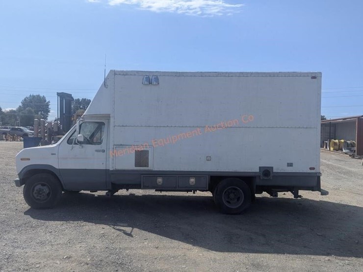 1990-ford-econoline-350-image-2