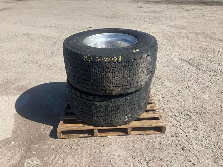 michelin-455/55/22.5-tires-with-10-lug-rims-image-1