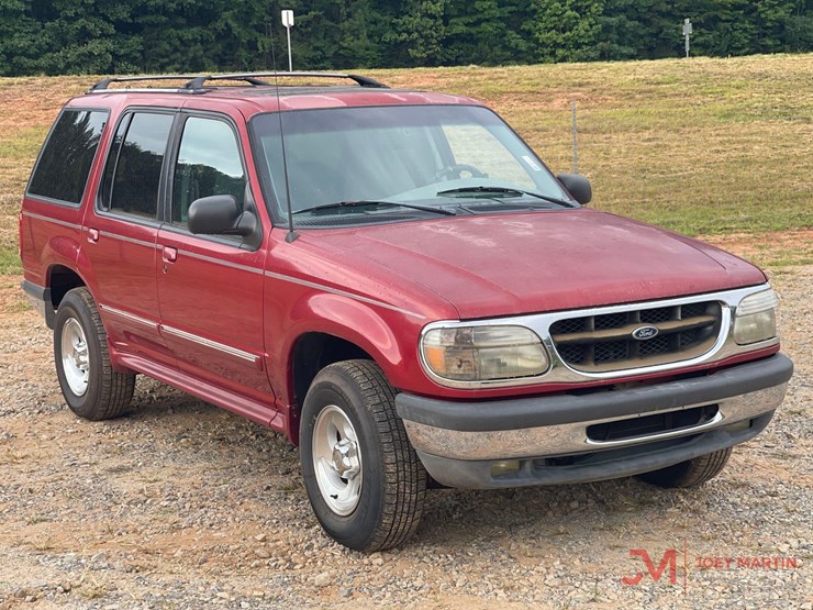 1998-ford-explorer-xlt-image-1