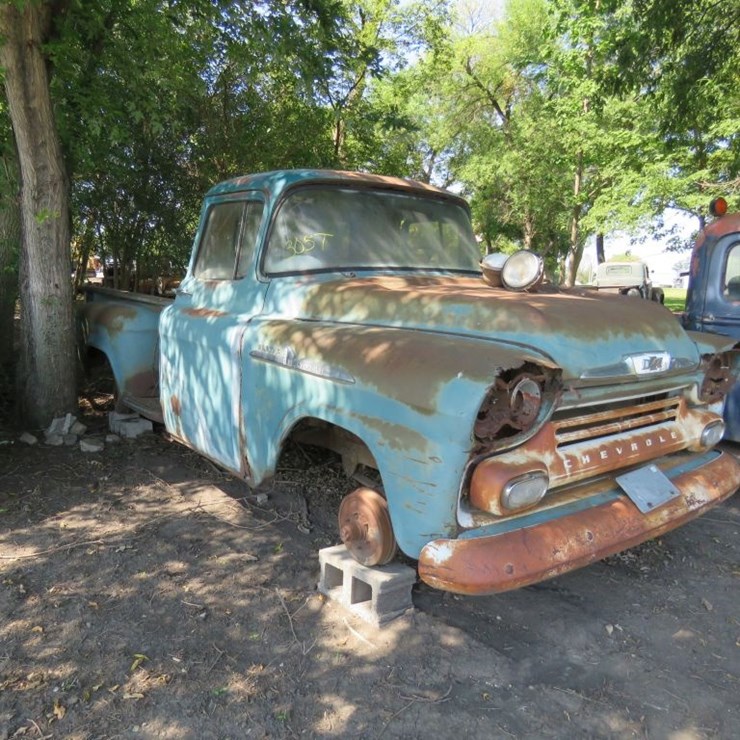 1958 CHEVROLET APACHE