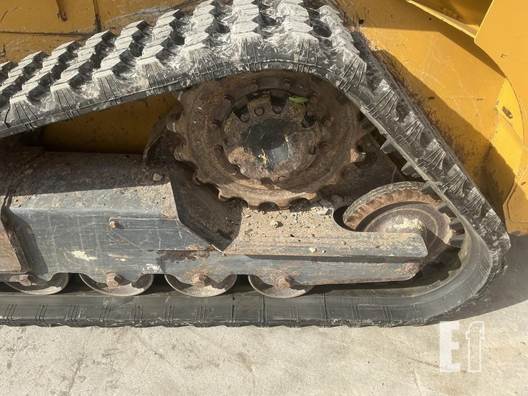 2023-deere-317g-image-9