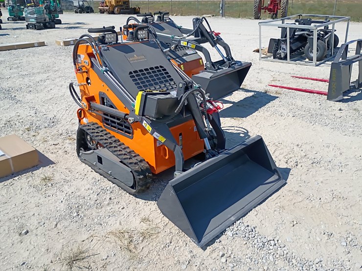 #l85-071-•-2026-landhonor-me380-mini-skid-steer-image-2