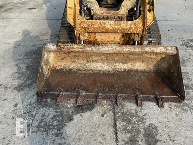 2020-caterpillar-249d3-image-11