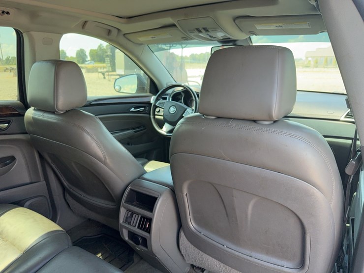 2012-cadillac-srx-image-21
