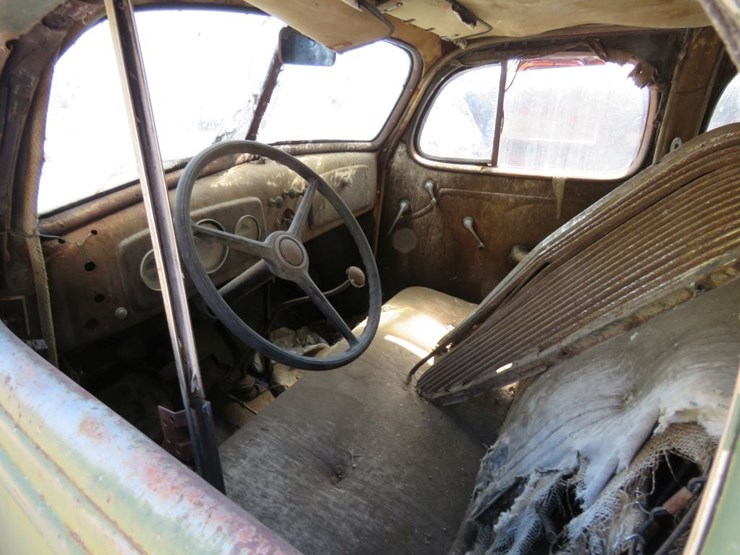 1937-plymouth-sedan-image-6