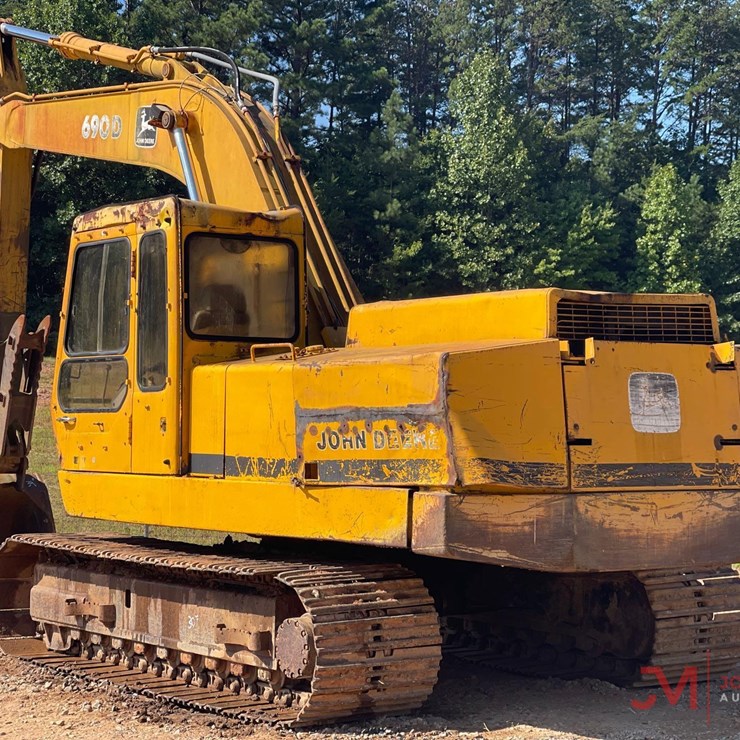 1987 DEERE 690D