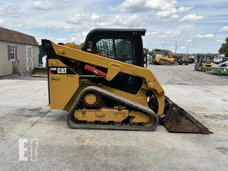 2015-caterpillar-249d-image-5