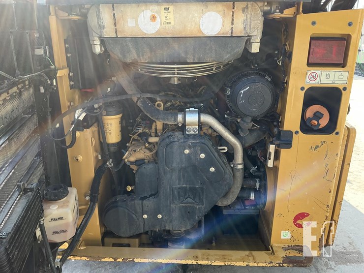 2020-caterpillar-249d3-image-18
