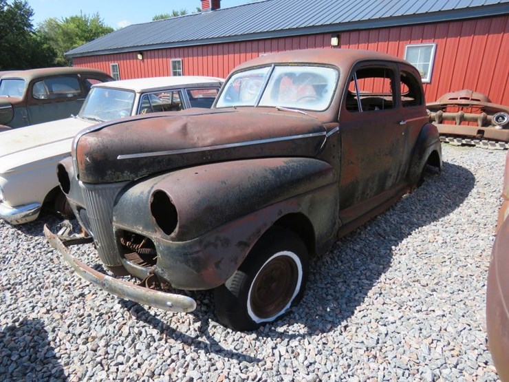 1941-ford-2dr-sedan-body-image-2
