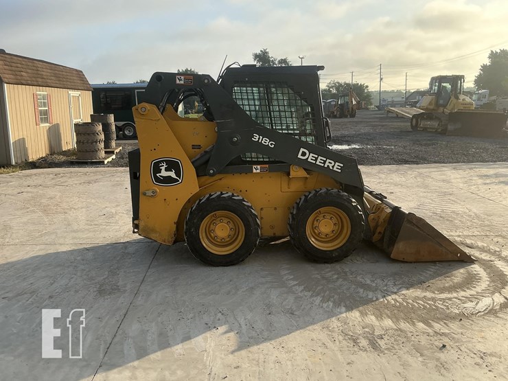 2022-deere-318g-image-5