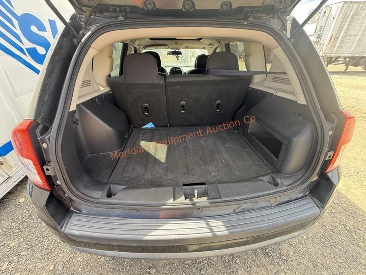 2013-jeep-compass-latitude-image-13