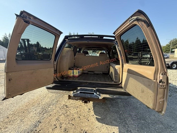 1995-chevrolet-suburban-1500-ls-image-22
