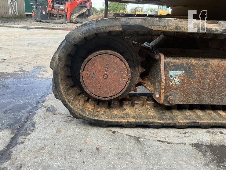 2015-deere-26g-image-10