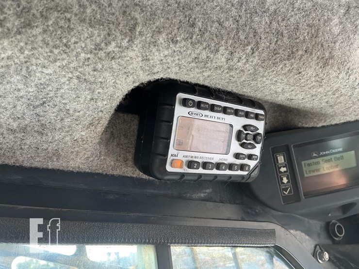 2014-deere-323e-image-15