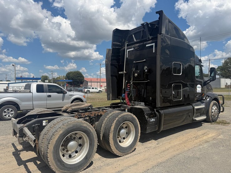 2016-peterbilt-579-image-3