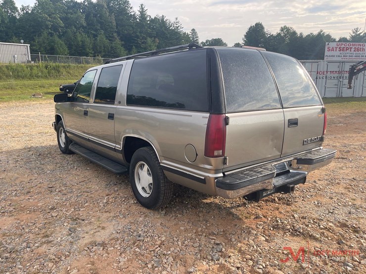 1999-chevrolet-suburban-image-5