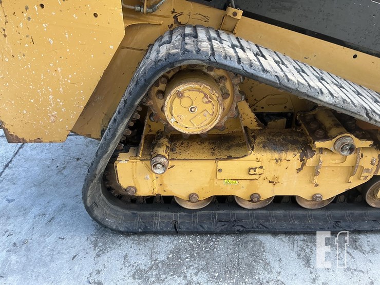 2020-caterpillar-249d3-image-10
