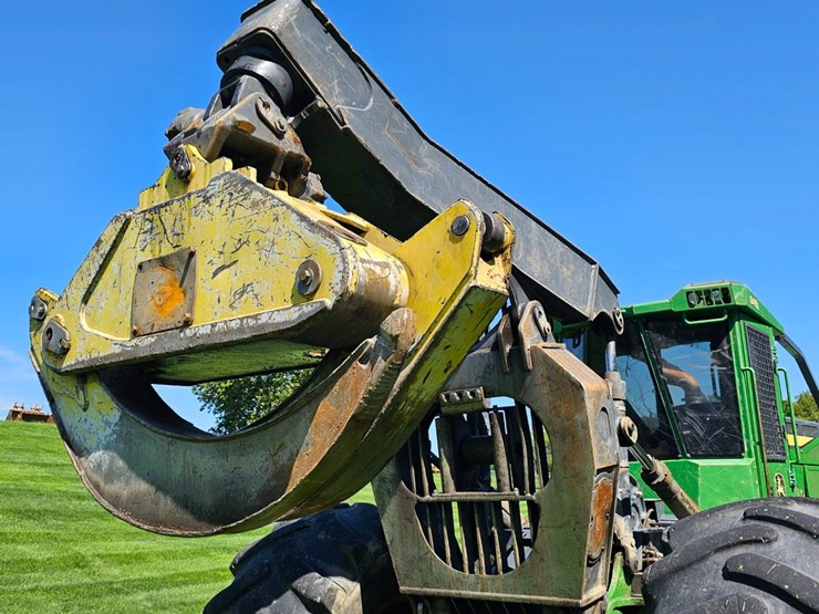 2016-deere-848l-image-7