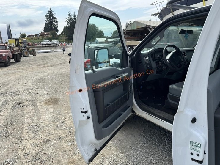 2016-ford-f350-xlt-image-17