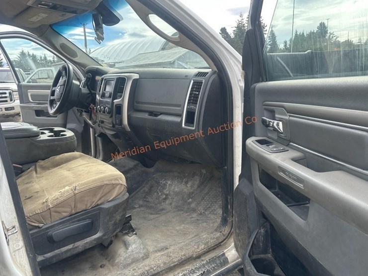 2014-dodge-ram-3500-image-33