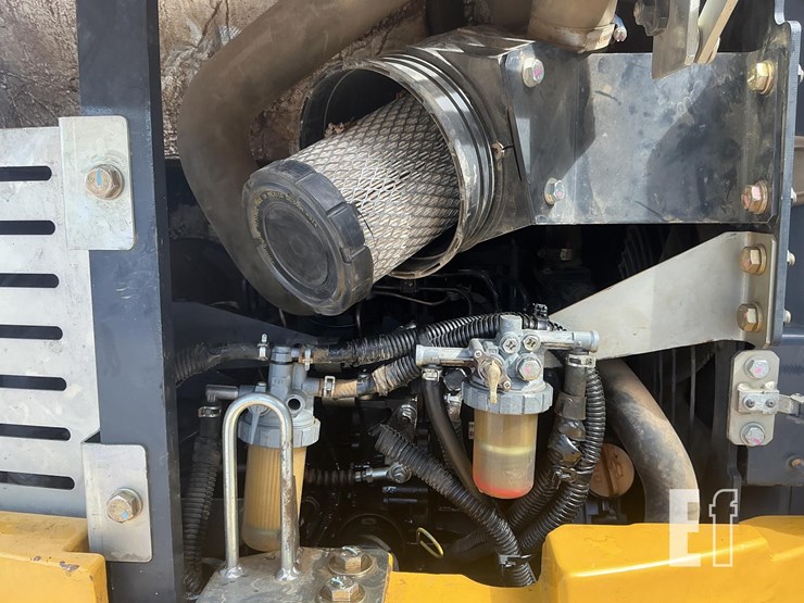 2015-deere-26g-image-16