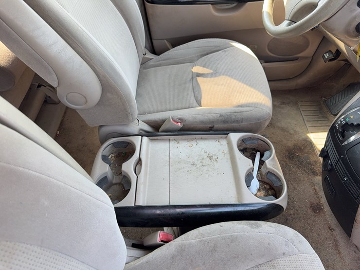 2004-toyota-sienna-image-27
