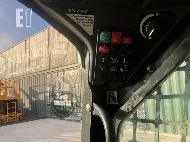 2022-deere-318g-image-14