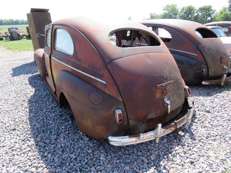1941-super-deluxe-tudor-sedan-image-3