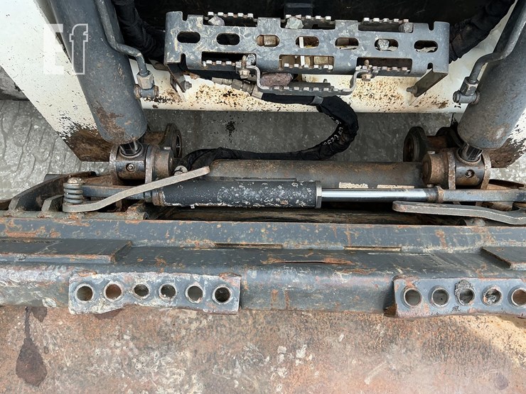 2023-bobcat-t770-image-12